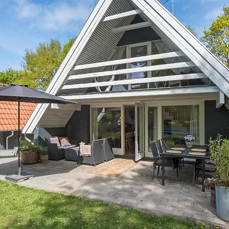 Feriehus Lovely In *